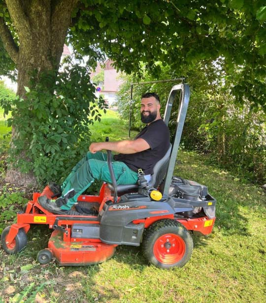 Team von J&T Garten und Terrassenhelden bei der Arbeit